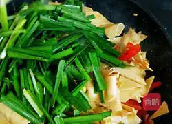 Illustration of how to stir-fry 1,000 pieces of leeks 12