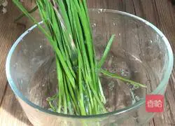 Illustration of how to make plain three silk rolls 2