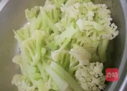 Illustration of home-style stir-fried cauliflower 4