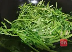 Illustration of how to cook chrysanthemum with soy sauce 8