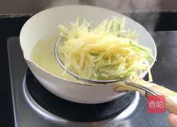 Illustration of how to make fried tomatoes and shredded potatoes 13