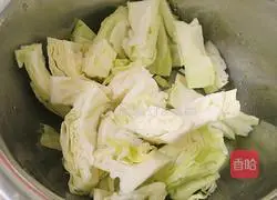 Illustration of how to stir-fry lotus white onions 3