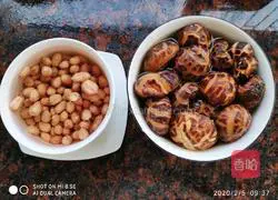 Illustration of braised chicken feet with abalone sauce and mushrooms 2