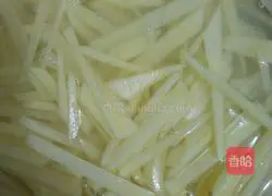 Spicy and sour shredded potatoes Practice illustration 3