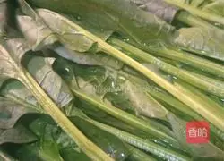 Illustration of how to make keto and low-carbohydrate spinach with sesame sauce 2