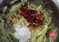 Illustration of how to make cold shredded potatoes 10