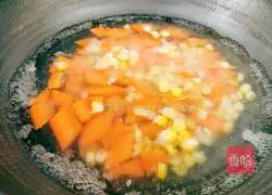 Illustration of how to make lotus pond stir-fry 10