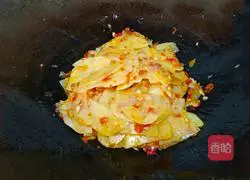 Pickled pepper potato slices (hot and sour) Potato chips) illustration 13