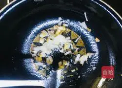 Illustration of how to stir-fry soybean sprouts 1