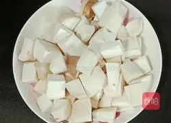 Illustration of how to stir-fry king oyster mushrooms with colored peppers 1