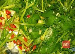 Illustration of how to make cold coriander 4