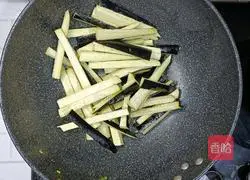 Illustration of how to make fried beans with potatoes and eggplants 7