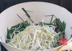Illustration of how to make Yinya fried vermicelli 12