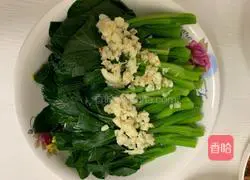 Illustration of how to make garlic greens 5