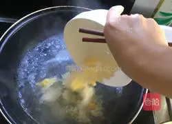 Illustration of cold white fungus and spinach vermicelli 3