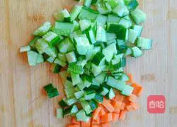 Illustration of how to make cucumber mixed with dried beans 3