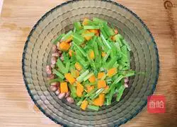 Illustration of how to mix celery and flower kernels 14