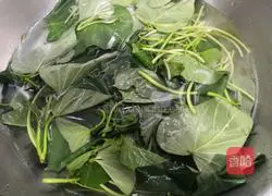 Illustration of how to make garlic sweet potato leaves 1