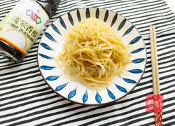 Illustration of how to make spicy and sour potato shreds 12