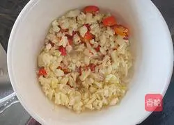 Illustration of how to make fried tofu and enoki mushrooms in pot 2