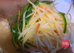 Illustration of how to make cold shredded potatoes 10