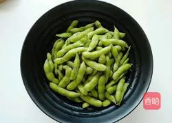 Illustration of how to make garlic edamame 2