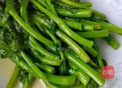 Illustration of how to stir-fry rapeseed hearts 6 