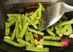 Illustration of how to stir-fry green beans 13