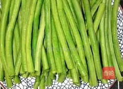 Illustration of how to cook eggplant with green beans 2