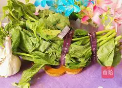 Illustration of how to make stir-fried fungus 1