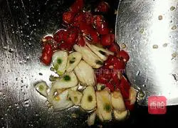 Illustration of how to make fried carrots until fragrant 6