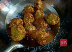 Illustration of how to make fried green radish balls 14