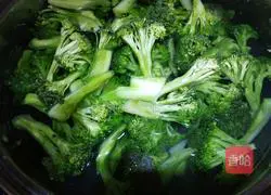 Illustration of how to make stir-fried broccoli 4