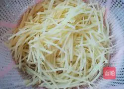 Illustration of how to make vinegar-coated potato shreds 3