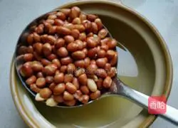 Illustration of how to make cold peanuts 3