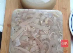 Illustration of how to make pork skin jelly 7