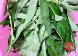 Illustration of how to make garlic water spinach 1