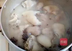 Illustration of how to make crystal pig's trotters 14