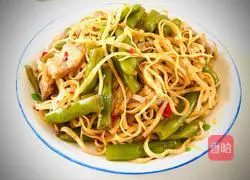 Illustration of how to make steamed braised noodles 16