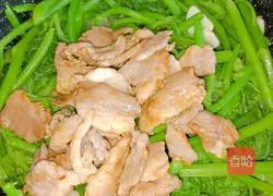 Illustration of how to make fried pumpkin tips with sliced meat 9