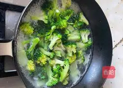 Illustration of how to make stir-fried broccoli 3