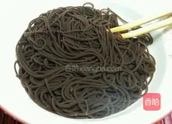 Illustration of how to make cold fern root powder 1