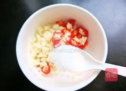 Illustration of how to make cold fungus, yuba and cucumber 9