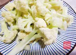 Illustration of how to make stir-fried cauliflower 4