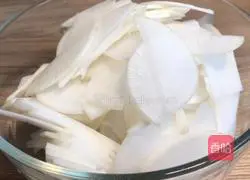 Illustration of how to make wolfberry and bell pepper mixed with radish 2