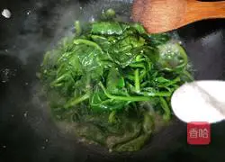 Illustration of how to stir-fry purple cabbage with minced garlic 5