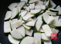 Illustration of how to make stir-fried tender pumpkin 4