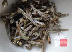 Illustration of how to make chili-fried leeks (small dried fish) 3