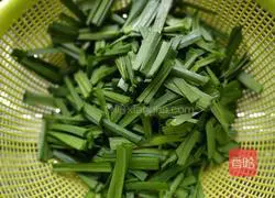 How to stir-fry leeks with shredded bamboo shoots Illustration 4