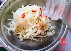 Illustration of how to make cold kohlrabi 7